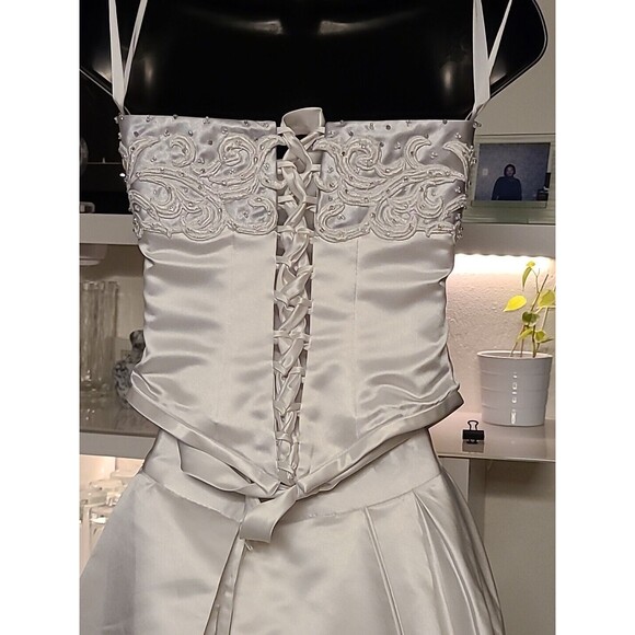 2  Piece Corset Wedding Dress  Size 6 Store Display $1145.00 Tag New Wit… - Picture 5 of 16